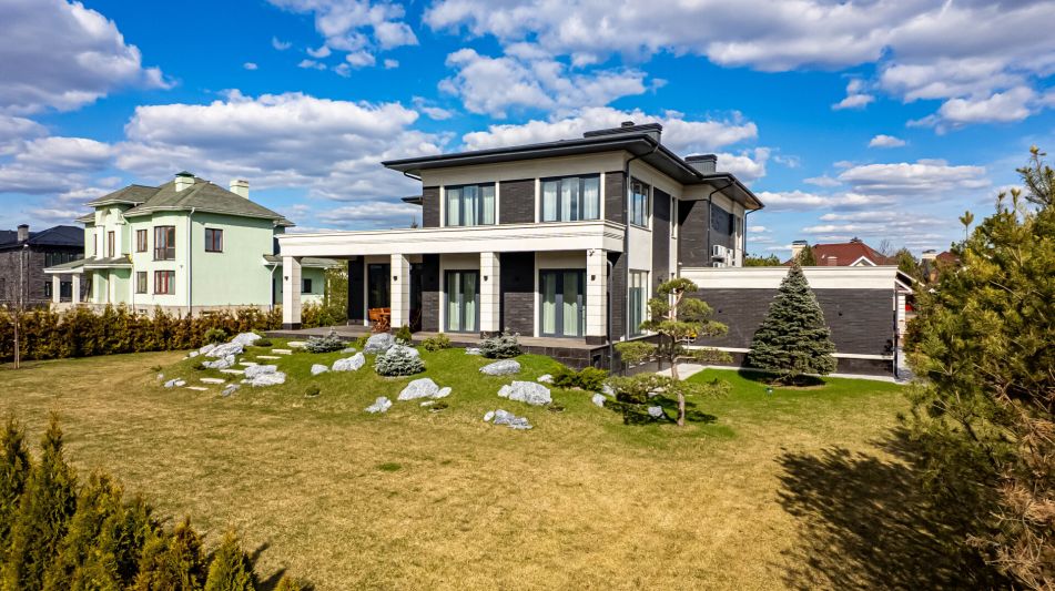 Стильный дом в КП Крона