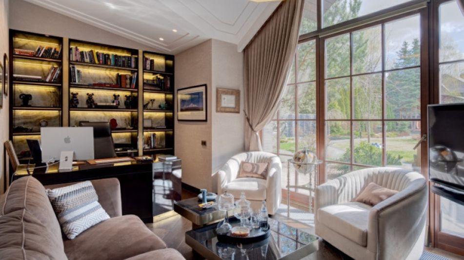 Стильный дом в Иславском