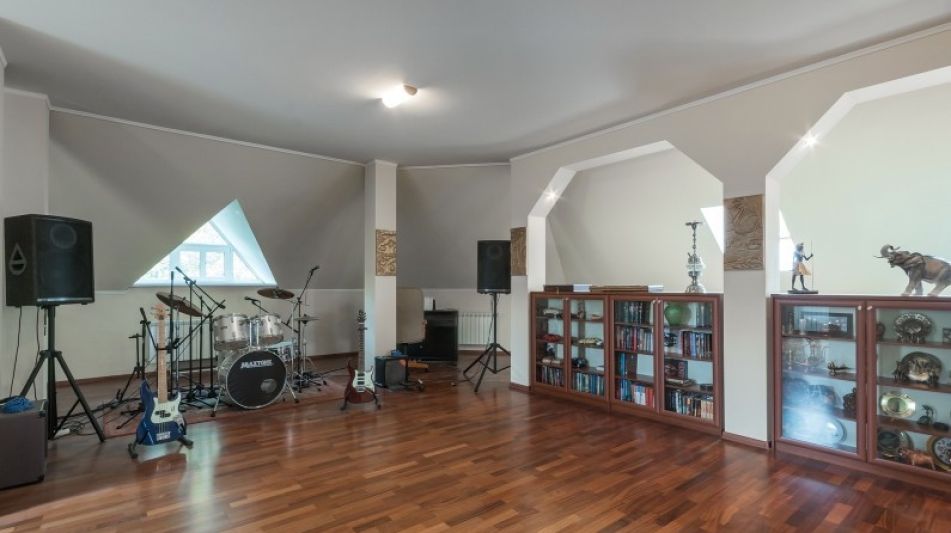 Дом с бассейном в КП Тайм-2