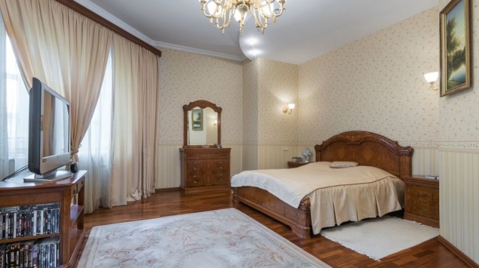 Дом с бассейном в КП Тайм-2