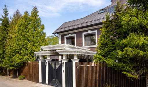 Стильный дом в Иславском