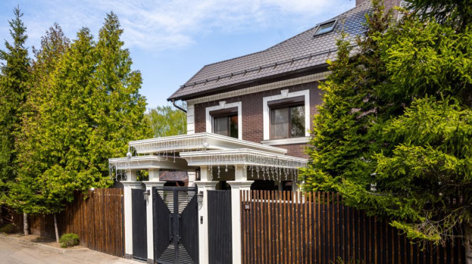 Стильный дом в Иславском