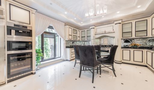 Стильный дом в Иславском