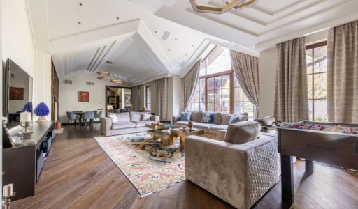 Стильный дом в Иславском