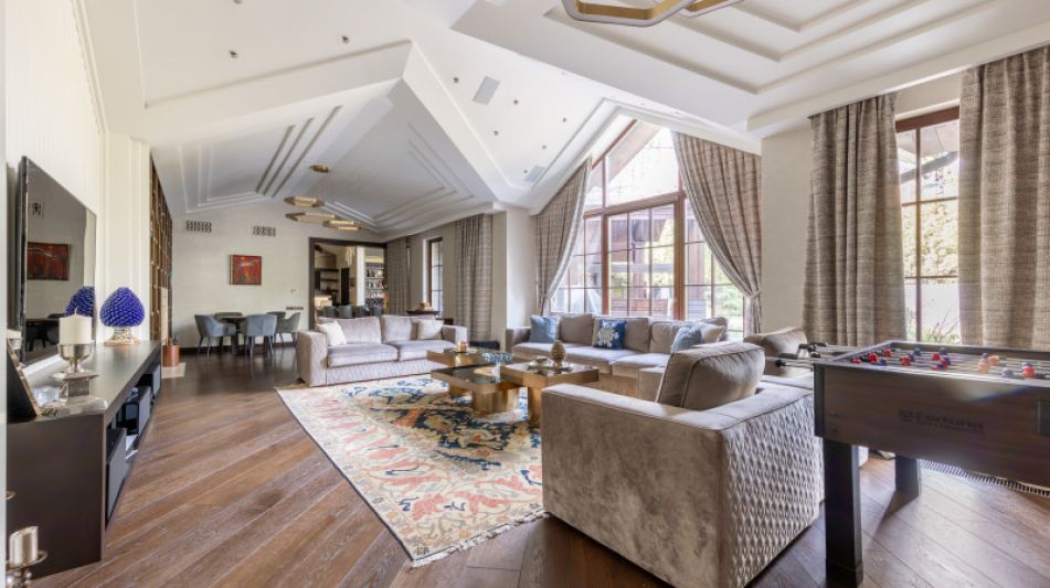 Стильный дом в Иславском