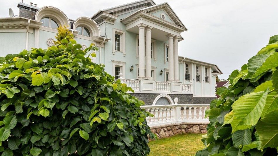 Классический дом в КП Ларюшино-2
