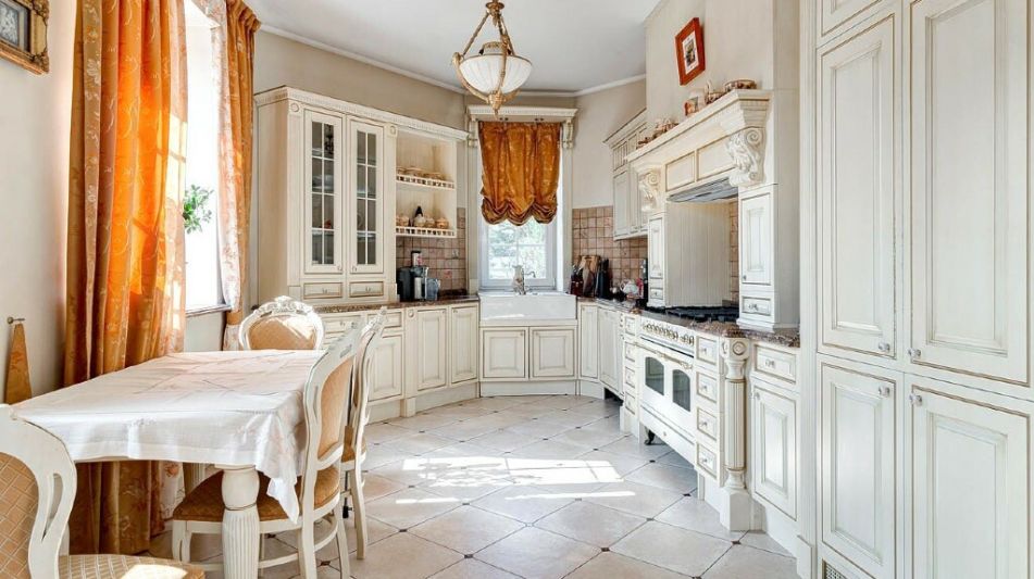 Классический дом в КП Ларюшино-2