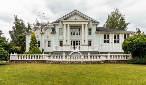 Классический дом в КП Ларюшино-2