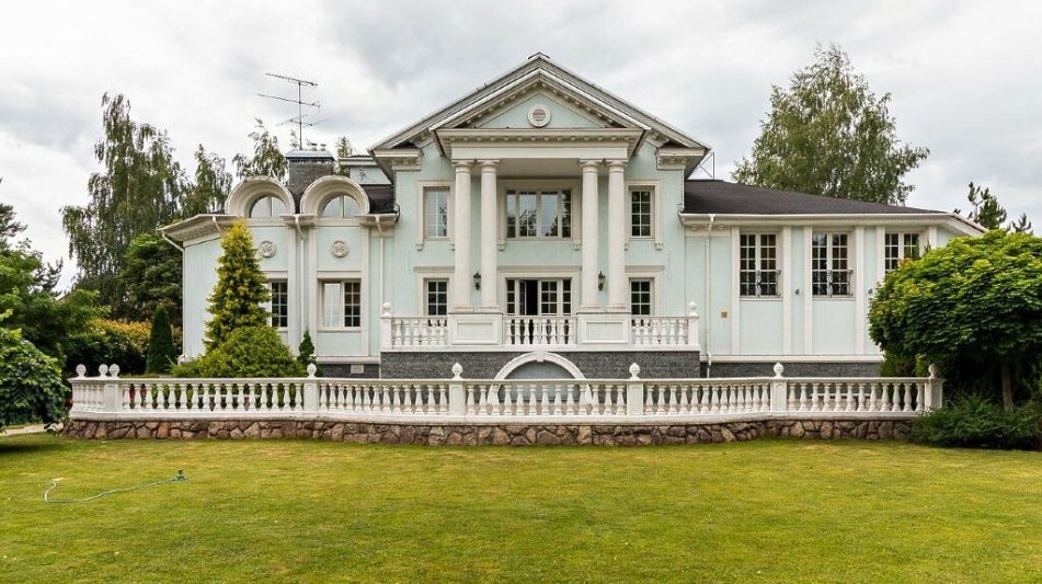 Классический дом в КП Ларюшино-2