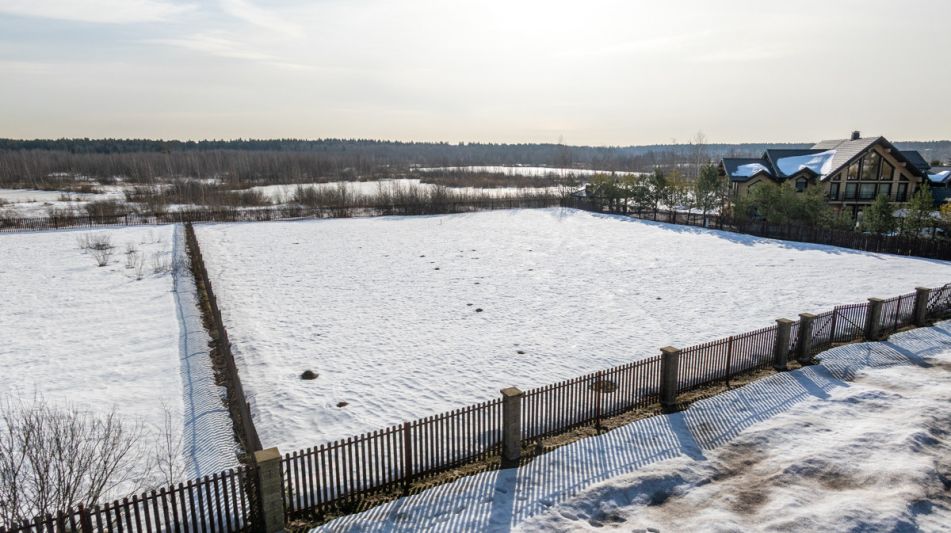 Участок у озера в КП Павлово-2