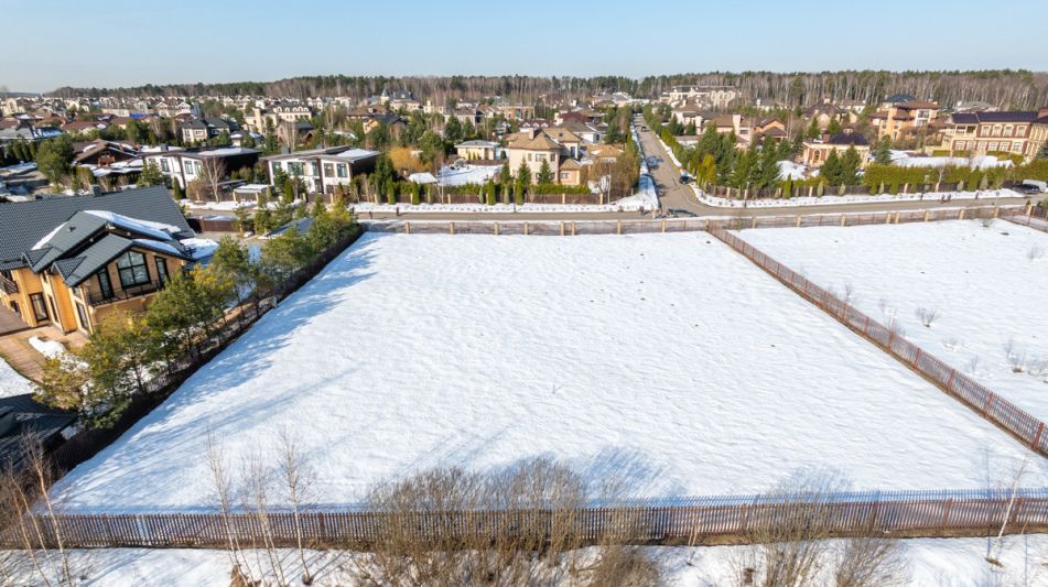 Участок у озера в КП Павлово-2