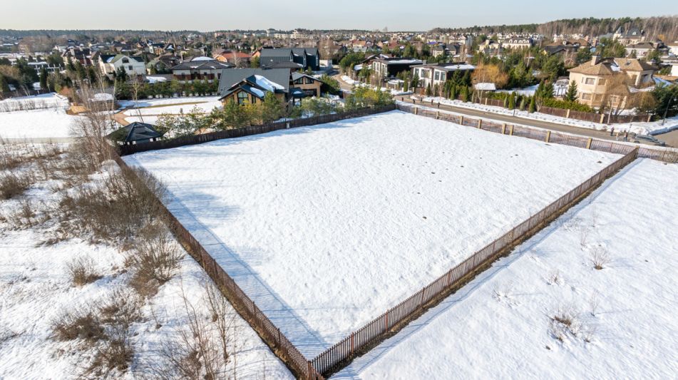 Участок у озера в КП Павлово-2