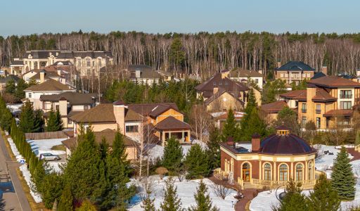 Участок у озера в КП Павлово-2