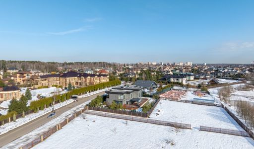 Участок у озера в КП Павлово-2