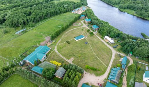 Поместье  на берегу реки Нерль
