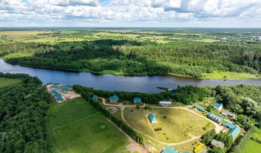 Поместье  на берегу реки Нерль
