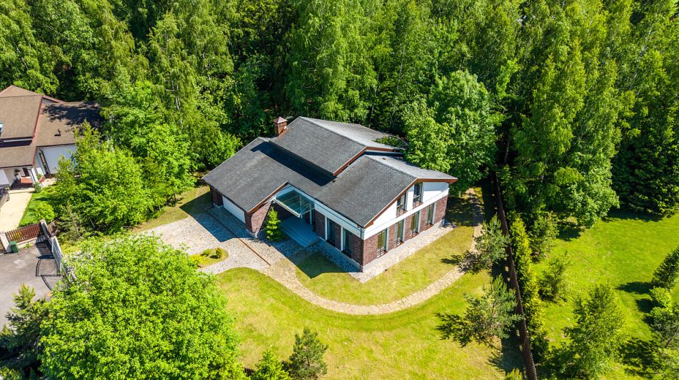 Дом на лесом участке в КП Пестово