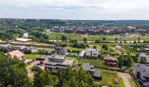 Участок в КП Лес и река