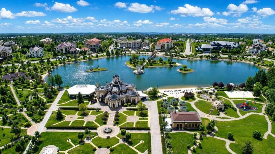 Дом с бассейном в КП Гринфилд