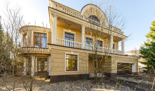 Дом в Новахово со своими соснами