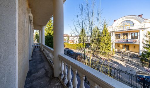 Дом в Новахово со своими соснами