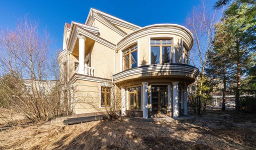 Дом в Новахово со своими соснами