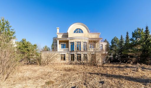 Дом в Новахово со своими соснами