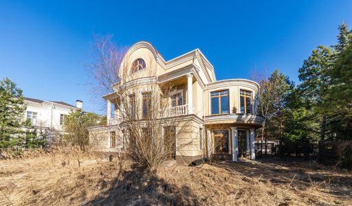 Дом в Новахово со своими соснами