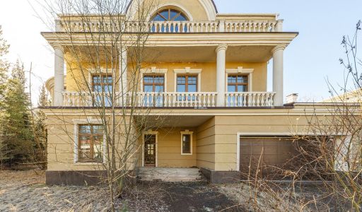 Дом в Новахово со своими соснами