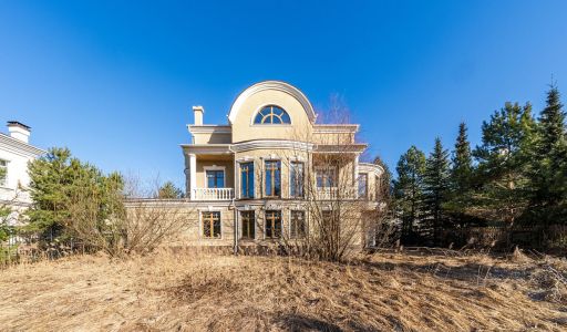 Дом в Новахово со своими соснами