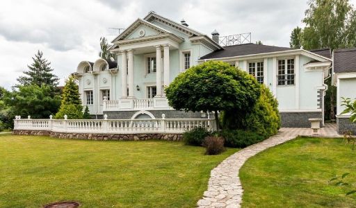 Классический дом в КП Ларюшино-2