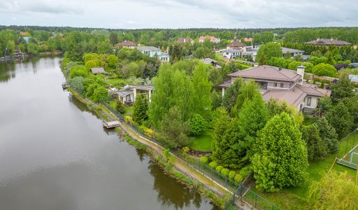 Дом у воды в КП Солнечная поляна