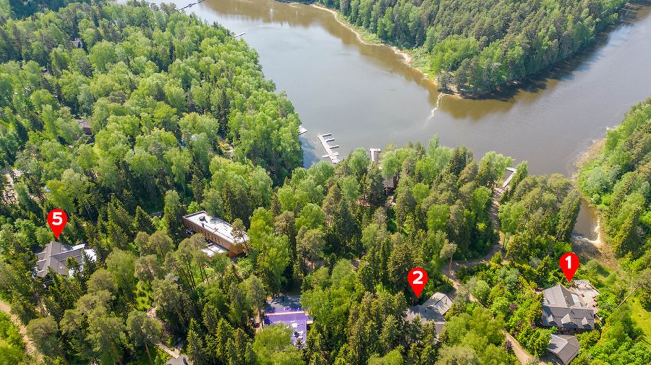Дом в аренду у воды в лесу