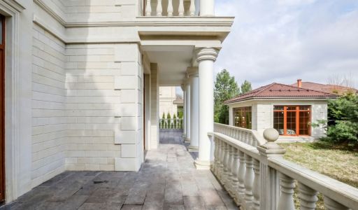 Дом под отделку в Ренессанс парке