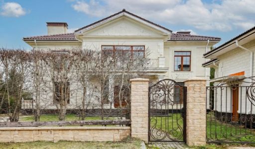 Дом под отделку в Ренессанс парке