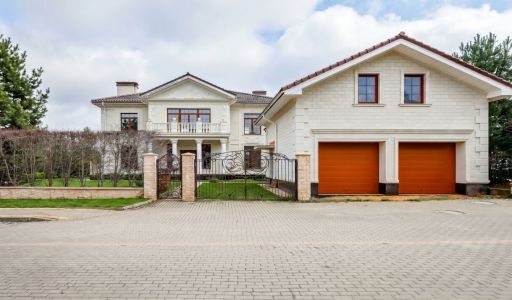 Дом под отделку в Ренессанс парке