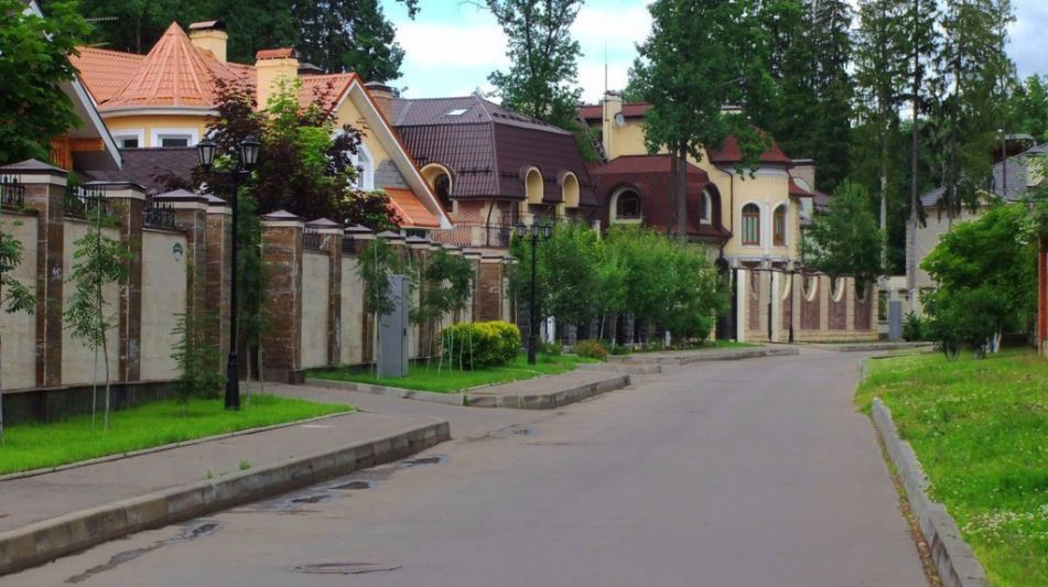 Дом под отделку в поселке Дубрава