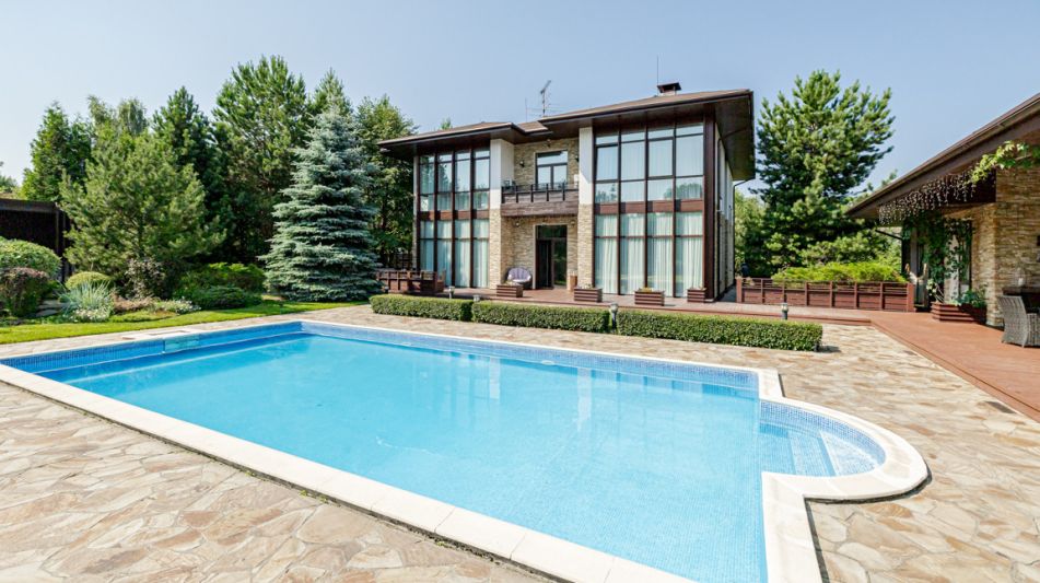 Дом с бассейном в КП Променад