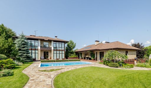 Дом с бассейном в КП Променад