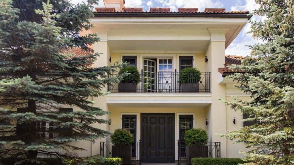 Дом с бассейном в Ивакино