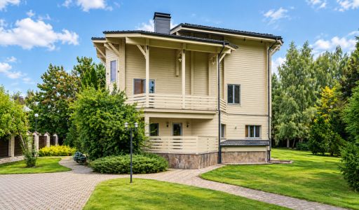 Дом с бассейном в КП Лазурь