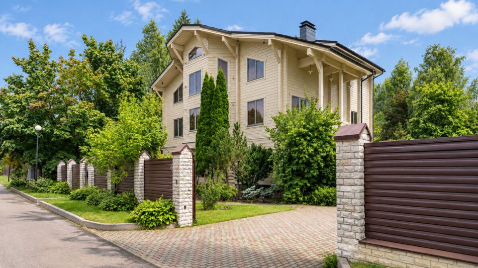 Дом с бассейном в КП Лазурь