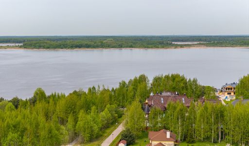 Деревянный дом в Московском море