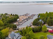 Деревянный дом в Московском море