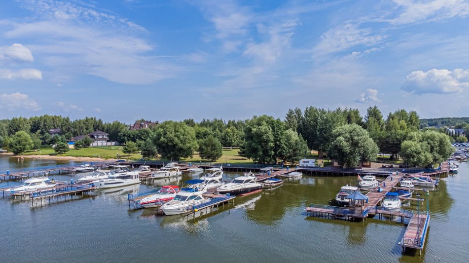 Участок рядом с Московским морем