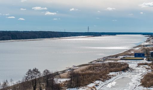 Участок на первой линии Волги