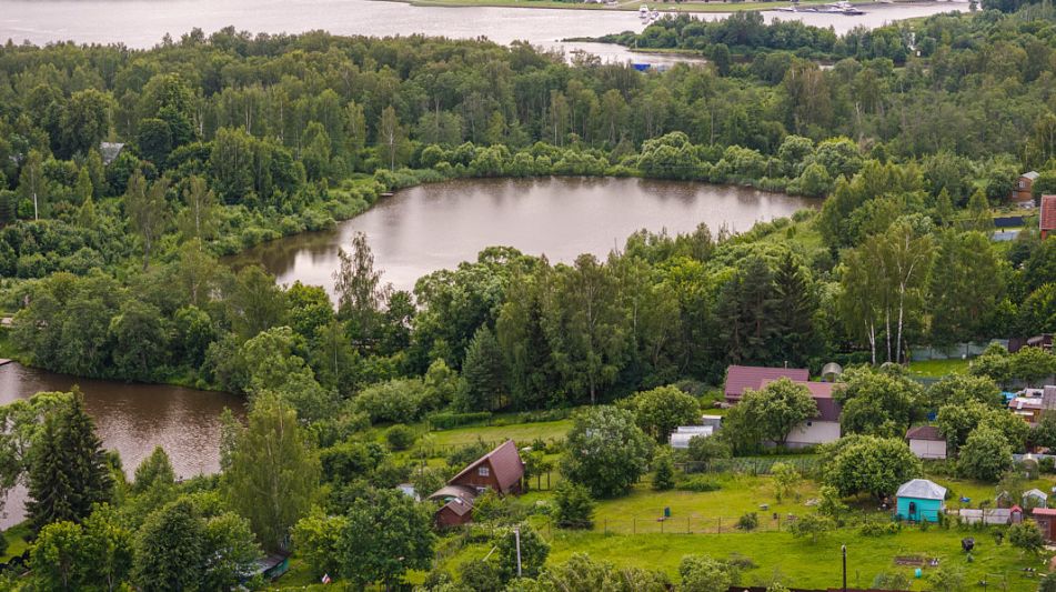 Участок у озера в Рождественно