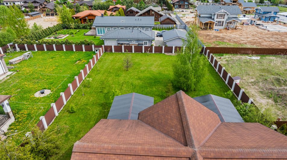 Деревянный дом в Московском море