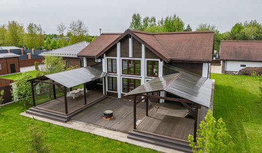 Деревянный дом в Московском море