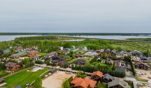 Деревянный дом в Московском море